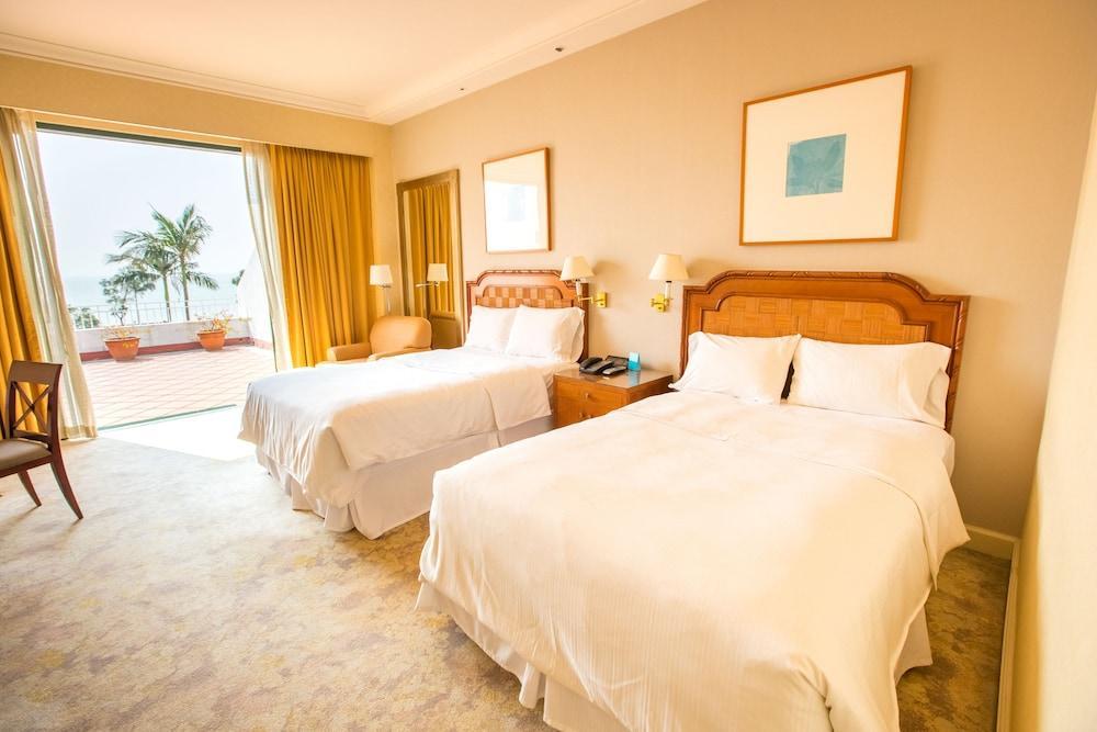 Grand Coloane Resort Macau Buitenkant foto A guest room at the Four Seasons Hotel, San Francisco