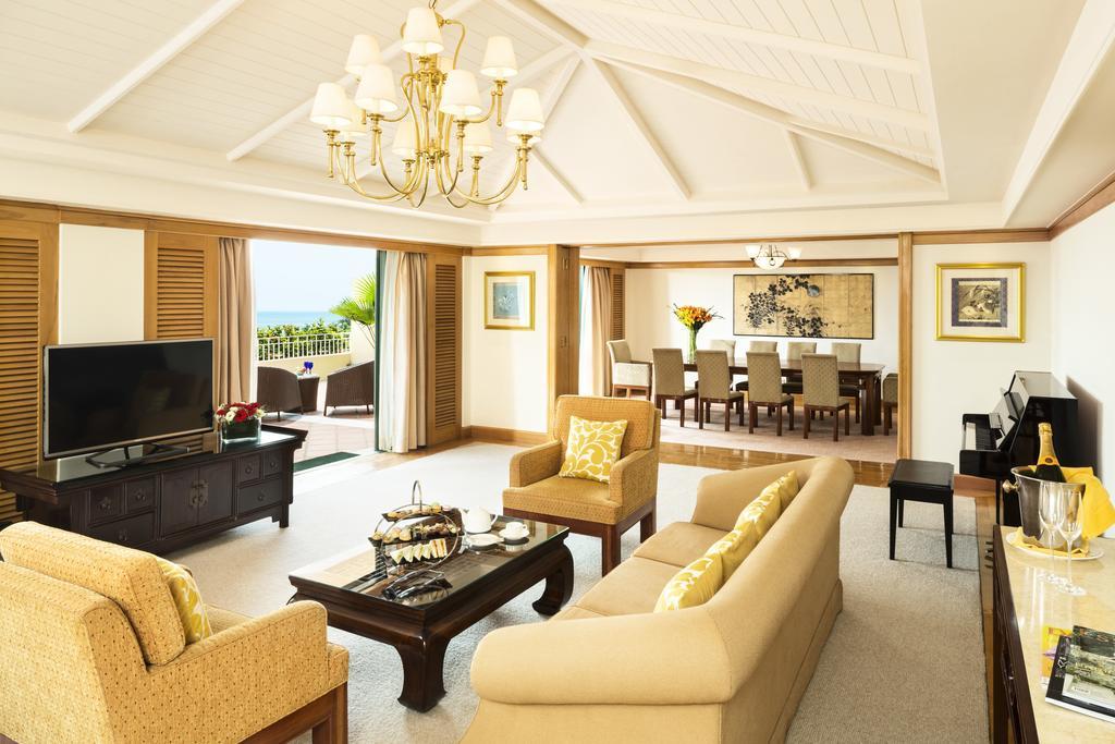 Grand Coloane Resort Macau Buitenkant foto A suite at the hotel