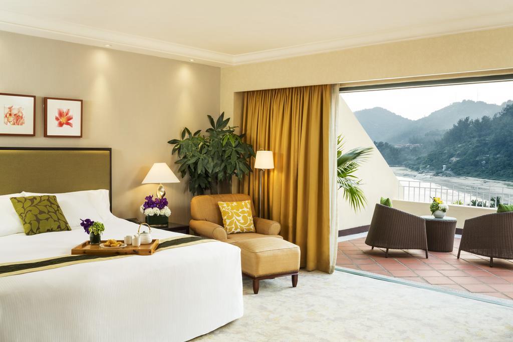 Grand Coloane Resort Macau Buitenkant foto A room at The Oberoi, Rishikesh