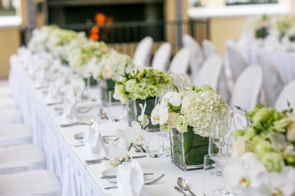 Grand Coloane Resort Macau Buitenkant foto A table set for a wedding reception