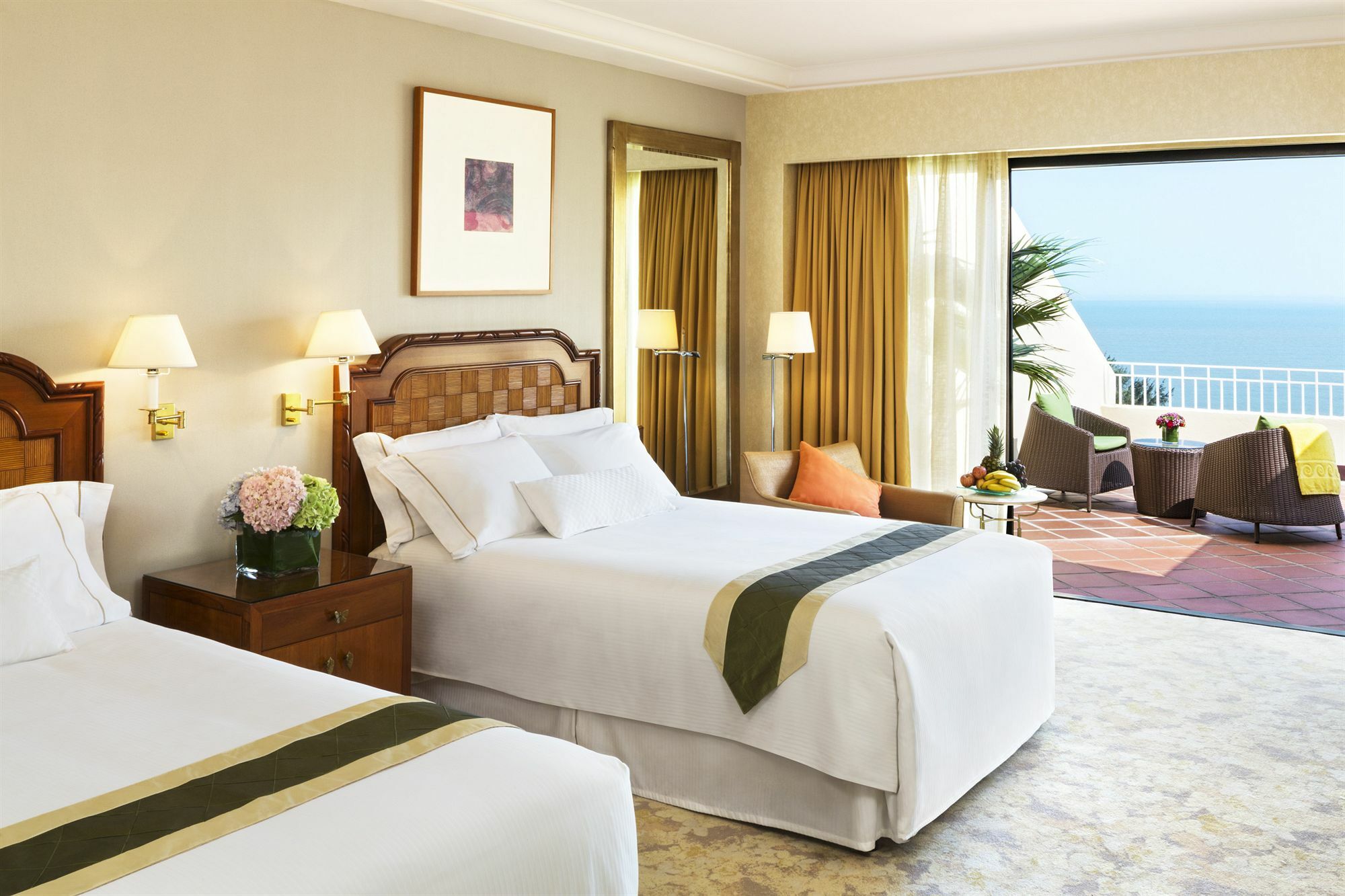 Grand Coloane Resort Macau Buitenkant foto A guest room at the Four Seasons Hotel